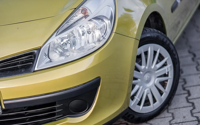 Renault Clio cena 12999 przebieg: 98453, rok produkcji 2006 z Nowy Dwór Gdański małe 667